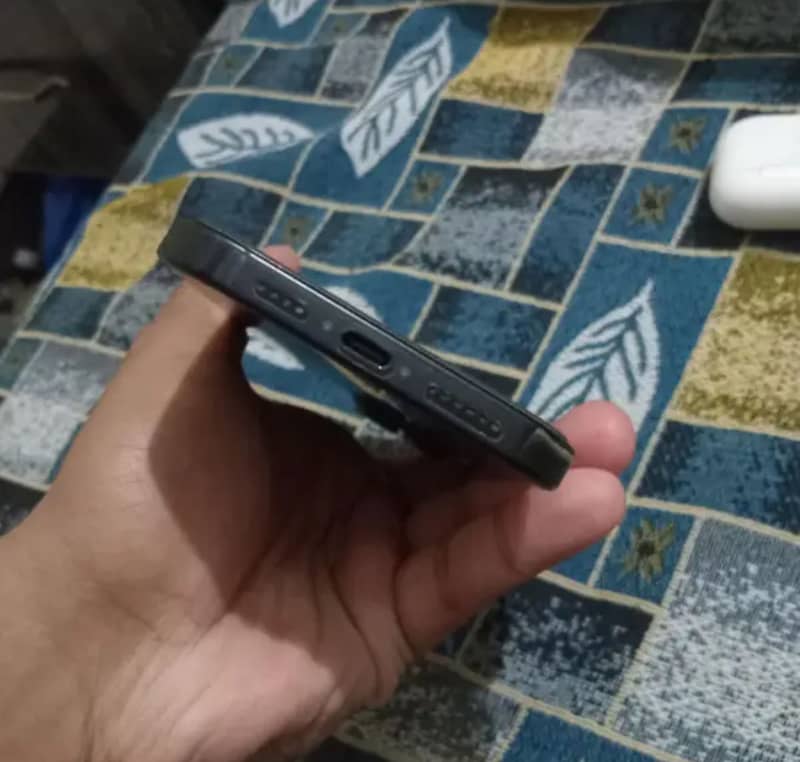 Apple iPhone 16 Pro Max 3