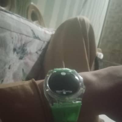 finger touch wali ghadi hai 10 by 10 hai cell dene Wala hai Naya