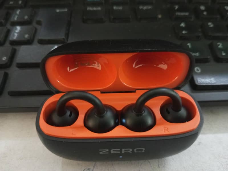 zero zbuds slightly used 0