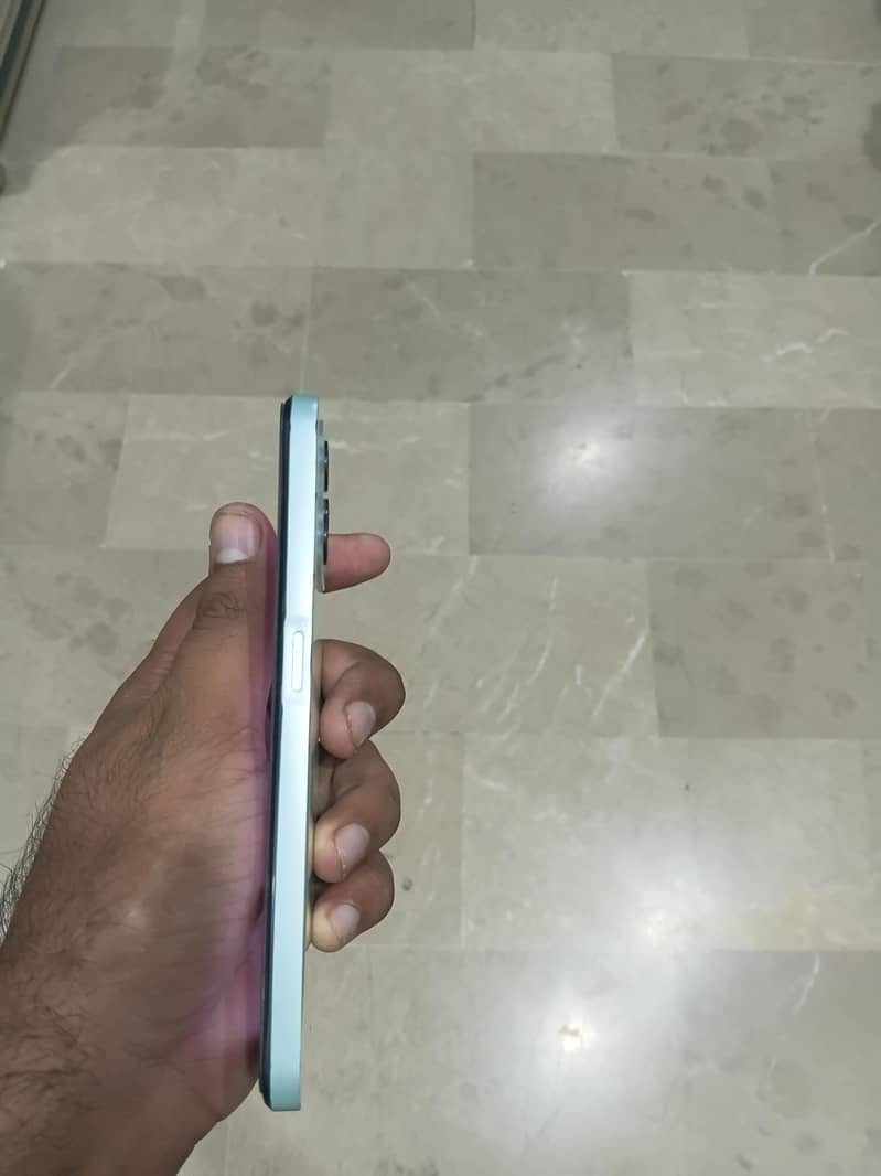 Realme C35 4