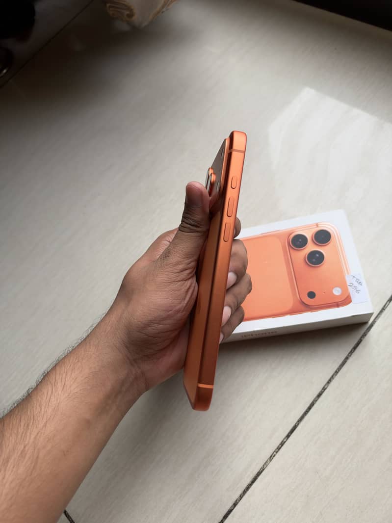Apple iPhone 17 Pro Max 4