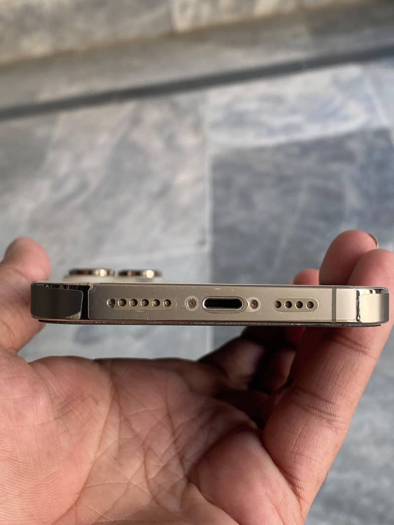 Apple iPhone 14 Pro Max 2