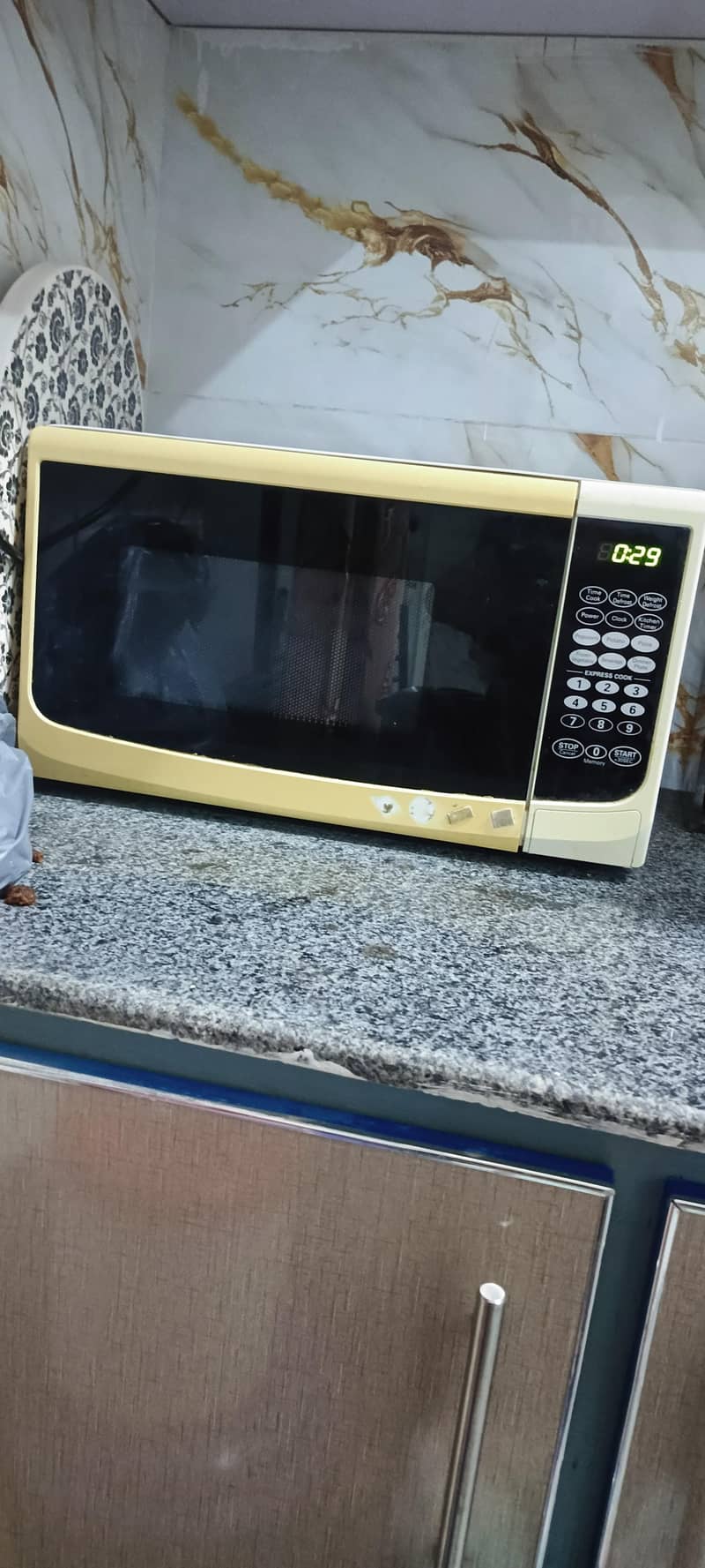 Microwave Oven Small 2