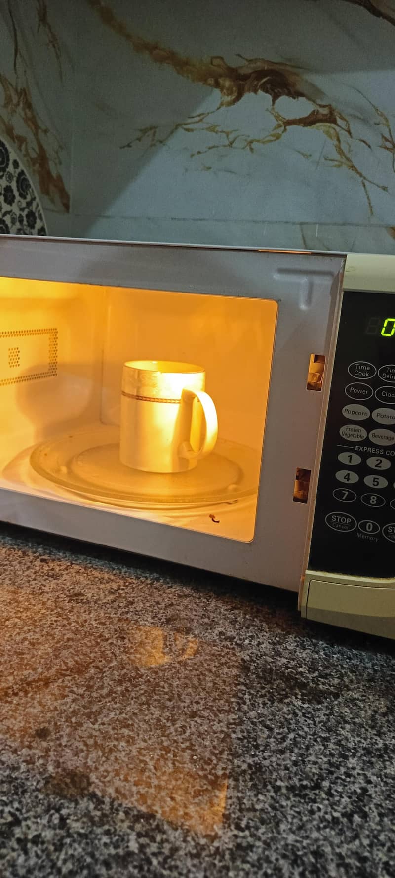 Microwave Oven Small 3