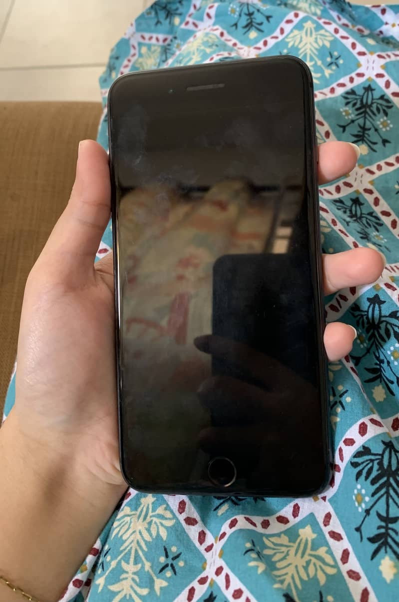 Apple iPhone 8 Plus 1