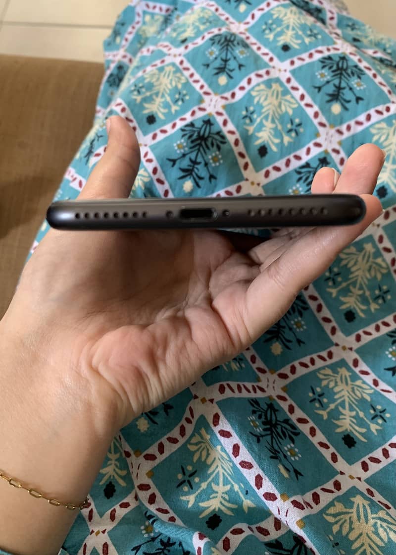 Apple iPhone 8 Plus 5