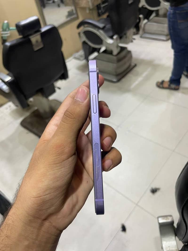 Apple iPhone 12 6