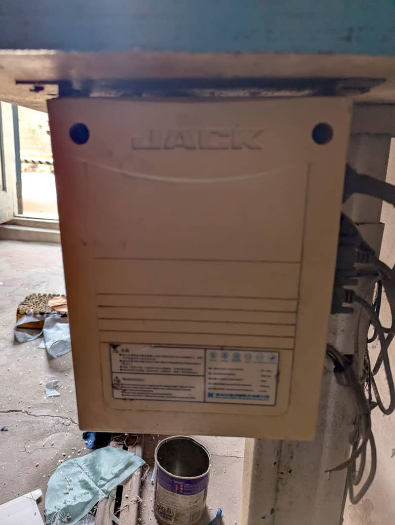 Jack machine with computer 8