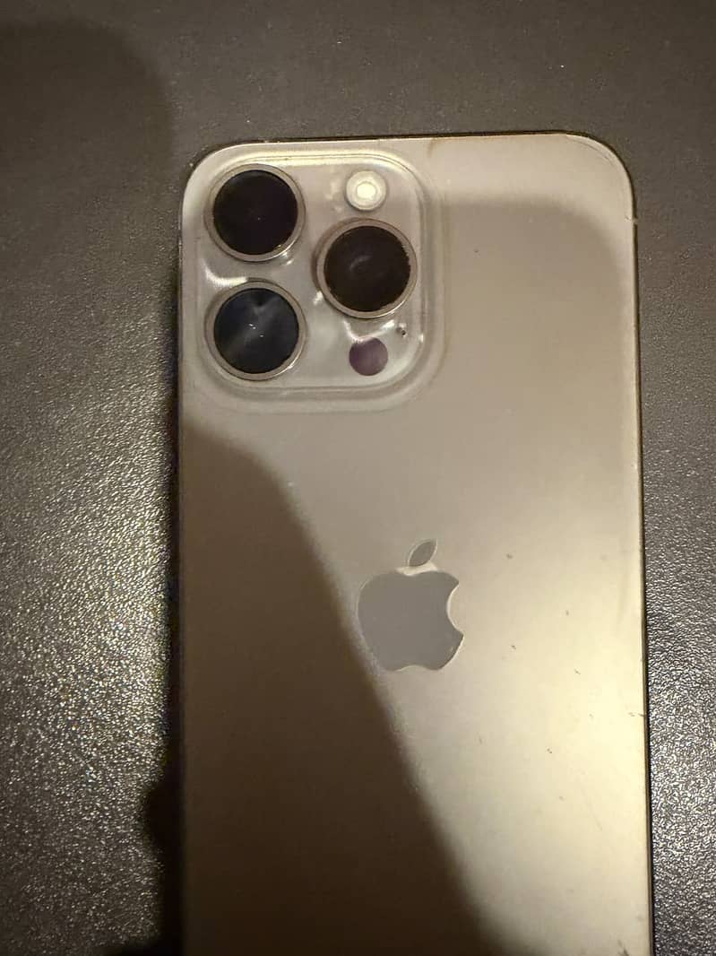 Apple iPhone 15 Pro Max 3