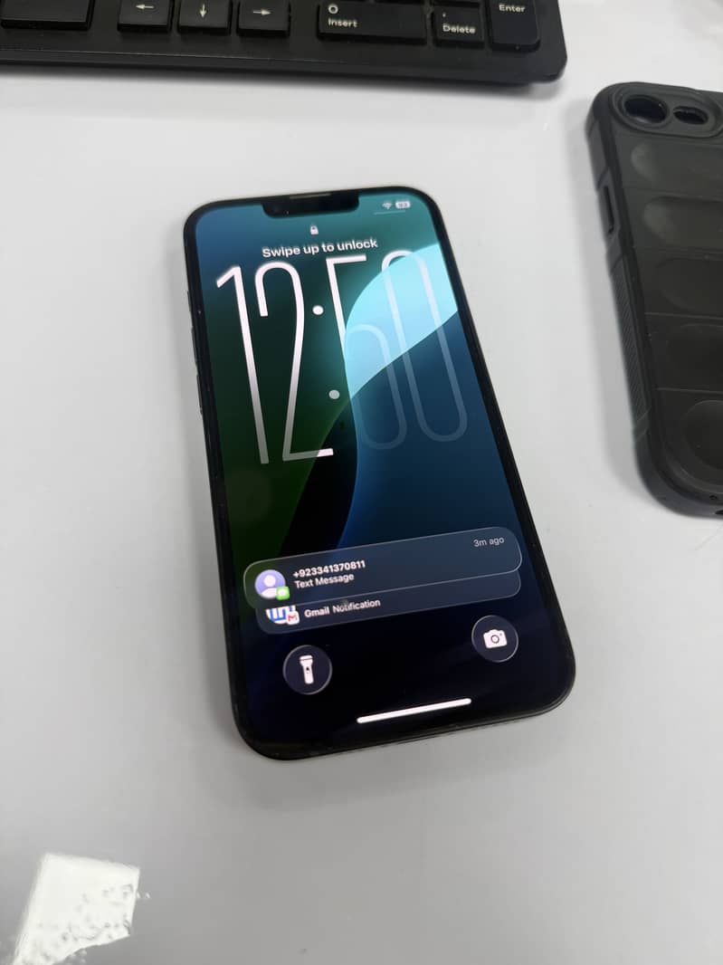 Apple iPhone 16e 0