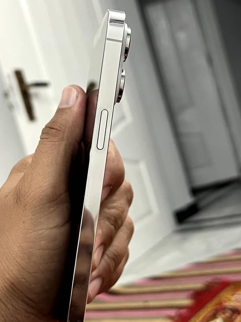 Apple iPhone 14 Pro Max 1