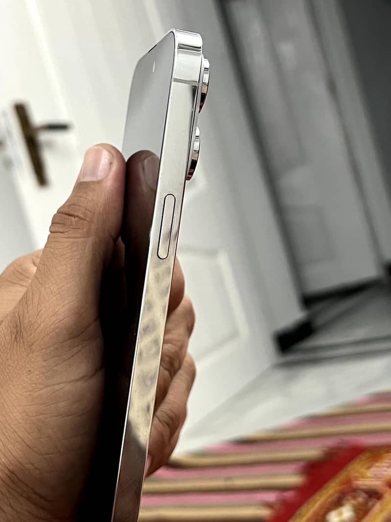 Apple iPhone 14 Pro Max 2