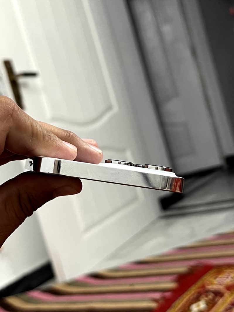 Apple iPhone 14 Pro Max 3