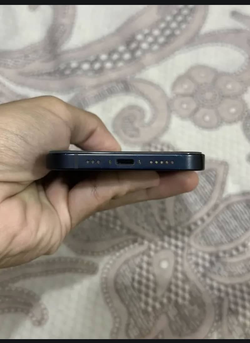 Apple iPhone 12 3