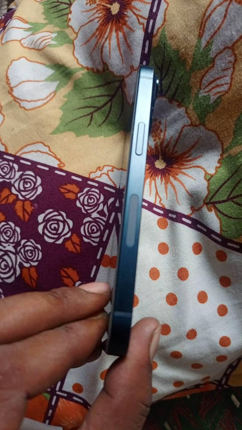 Apple iPhone 14 3