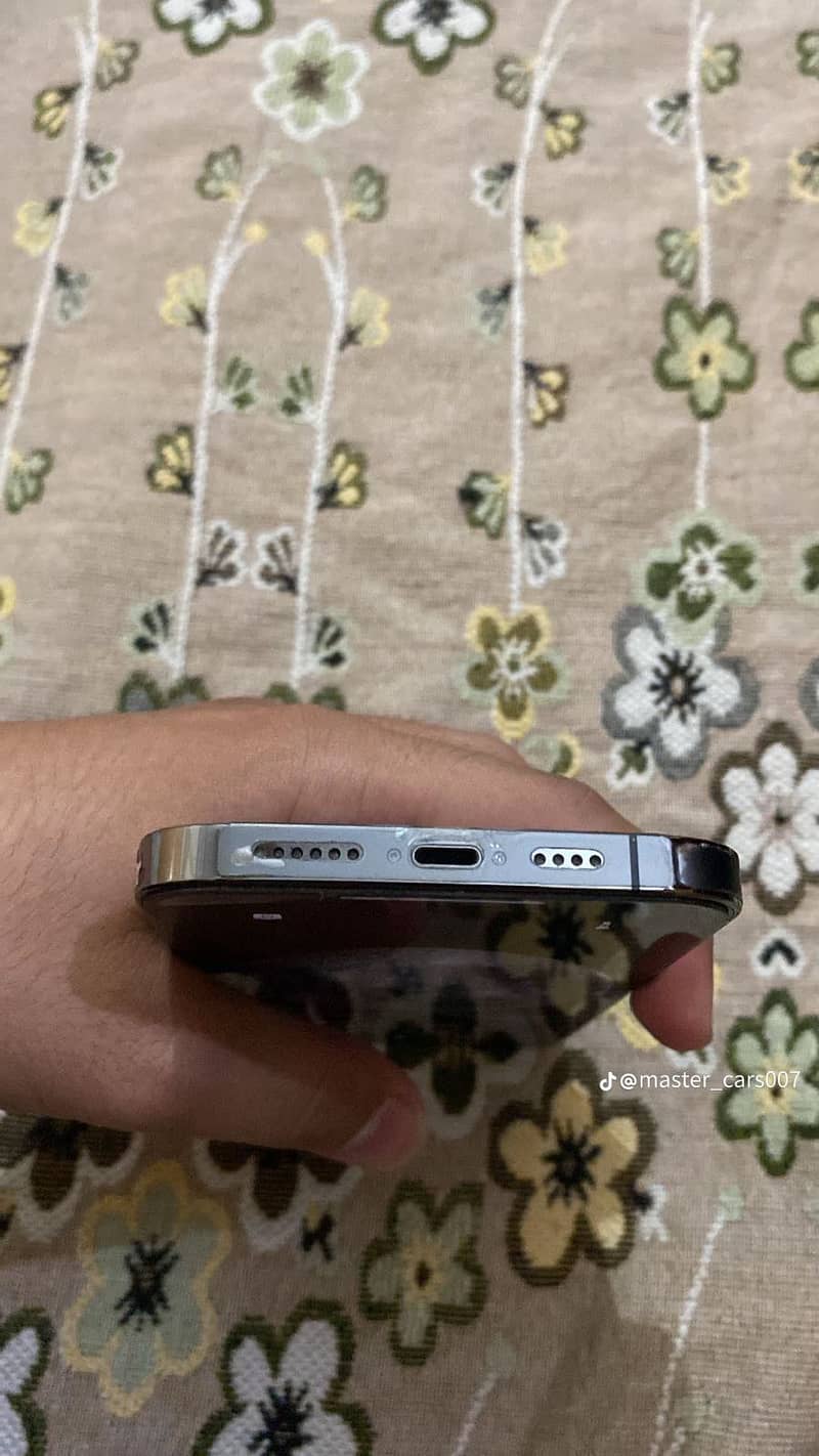 Apple iPhone 13 Pro 1