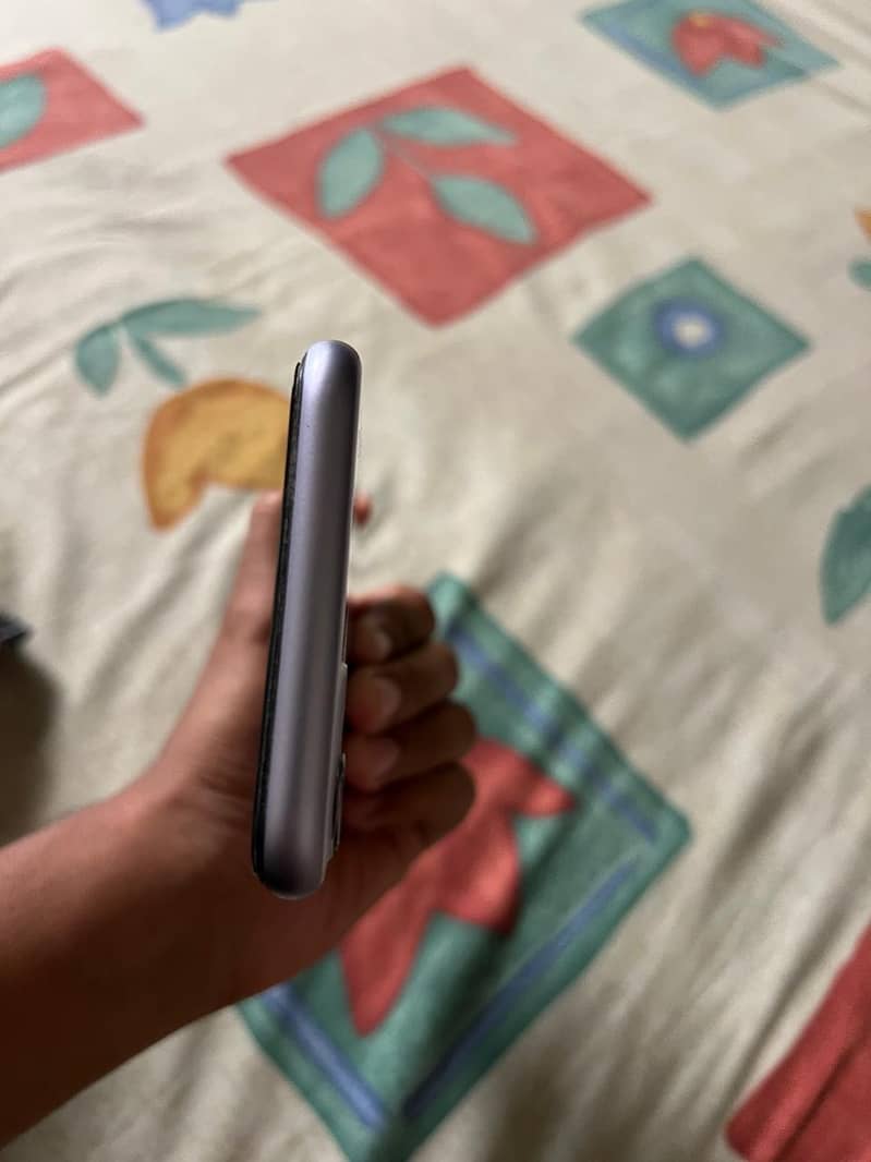 Apple iPhone 11 3