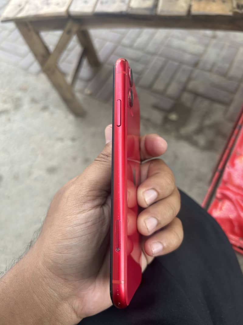 Apple iPhone 11 4