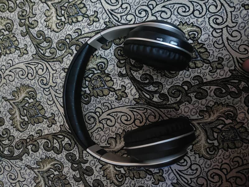 Wireless headphone (also wire) 4