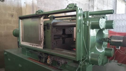 NISSI 100 TON INJECTION MOULDING MACHINE
