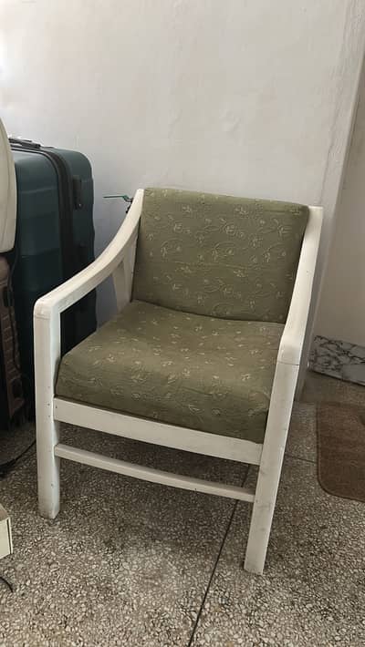 2 SOFA CHAIRS IN GOOD CONDITION