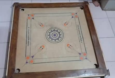 Carrom board