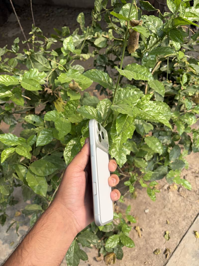 Apple iPhone 17 Pro Max 3