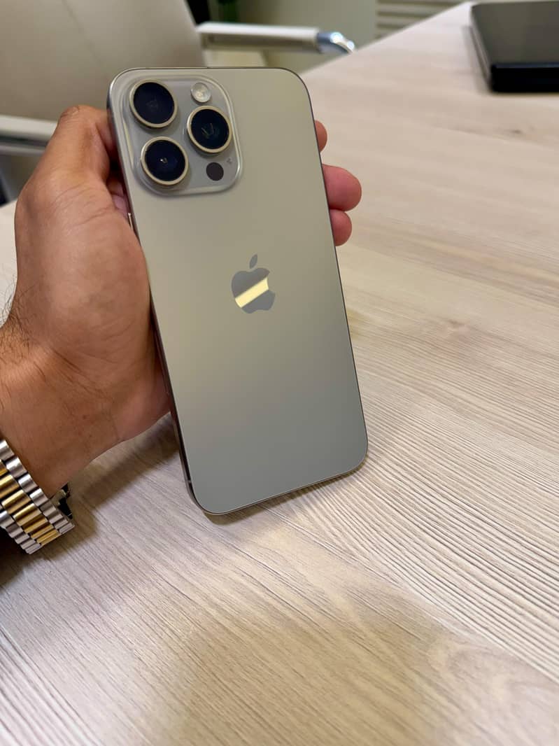 Apple iPhone 15 Pro Max 1