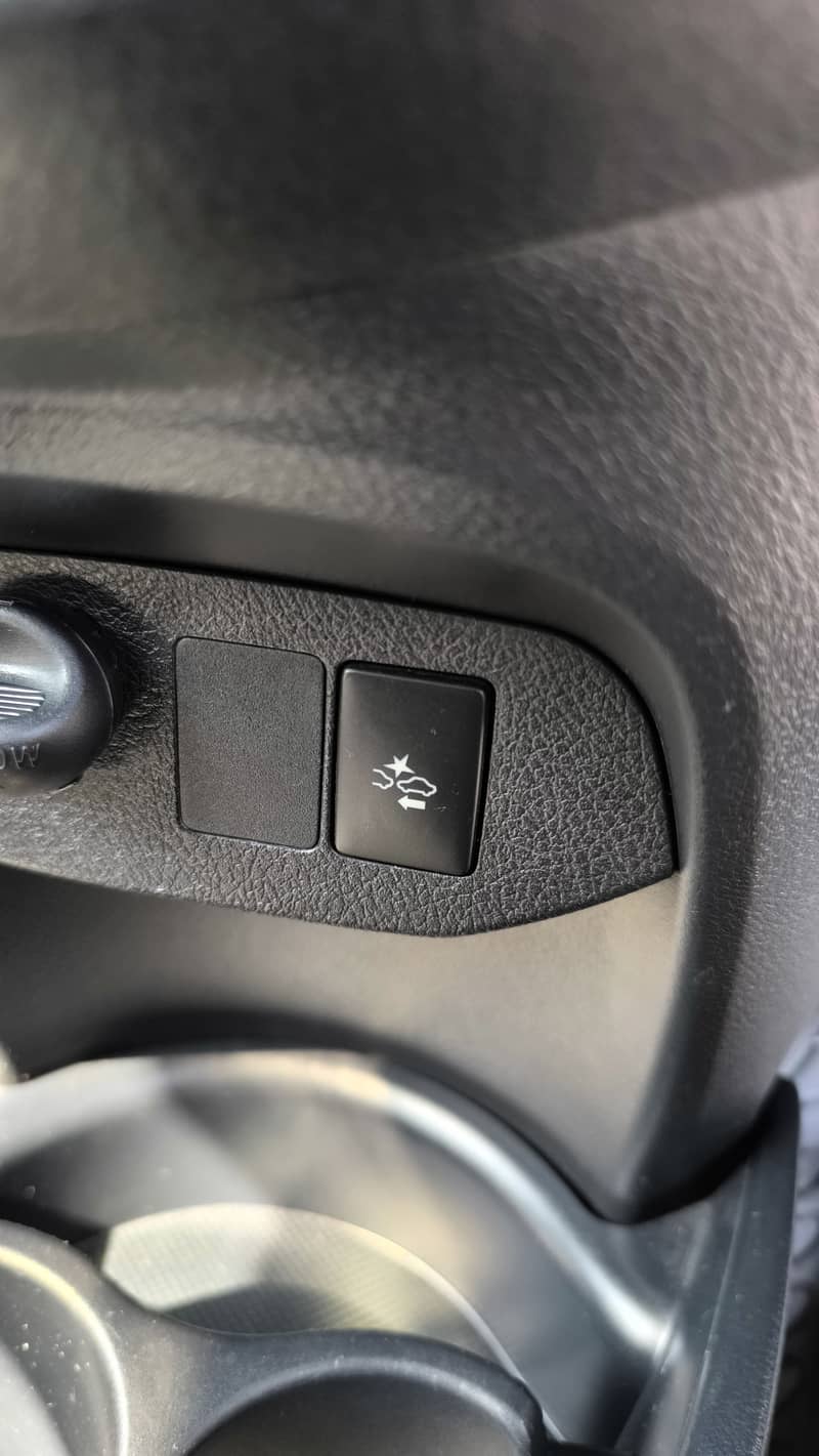 Toyota Vitz 2017 12