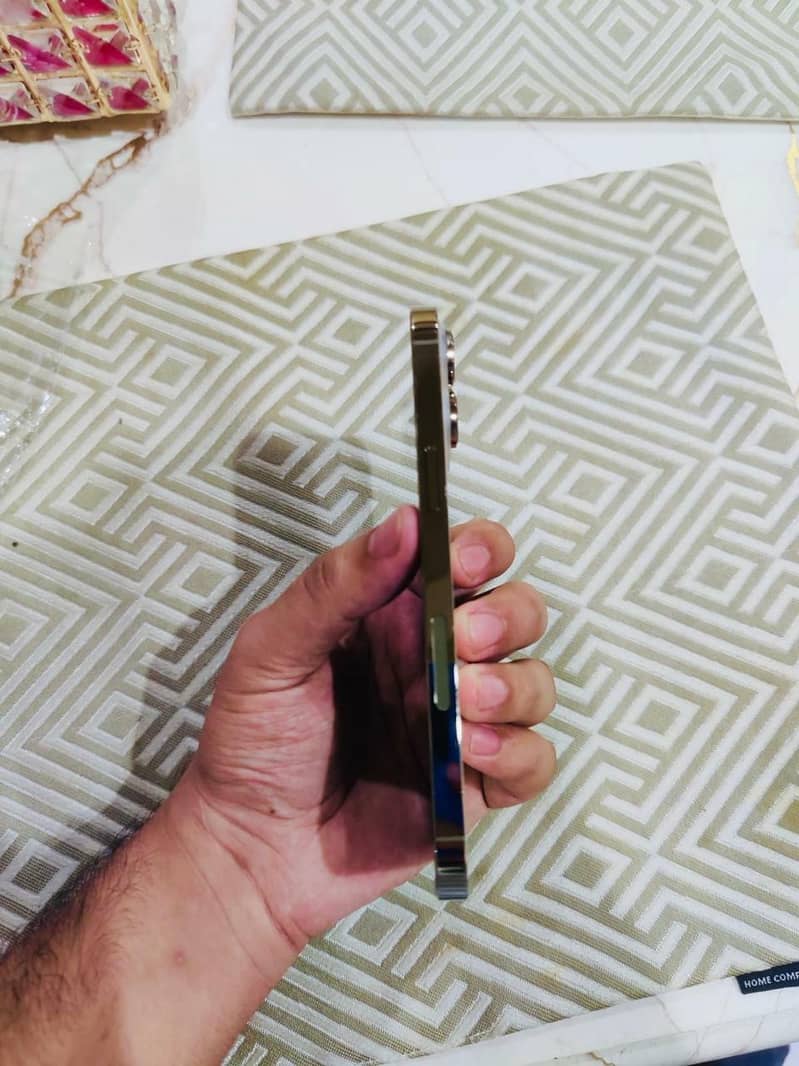 Apple iPhone 14 Pro Max 2