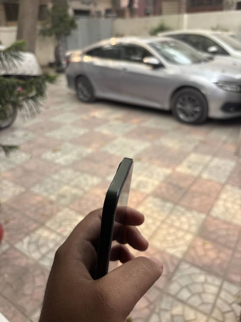 Apple iPhone 13 2