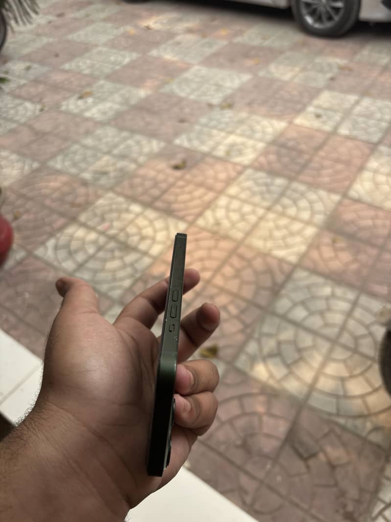 Apple iPhone 13 4