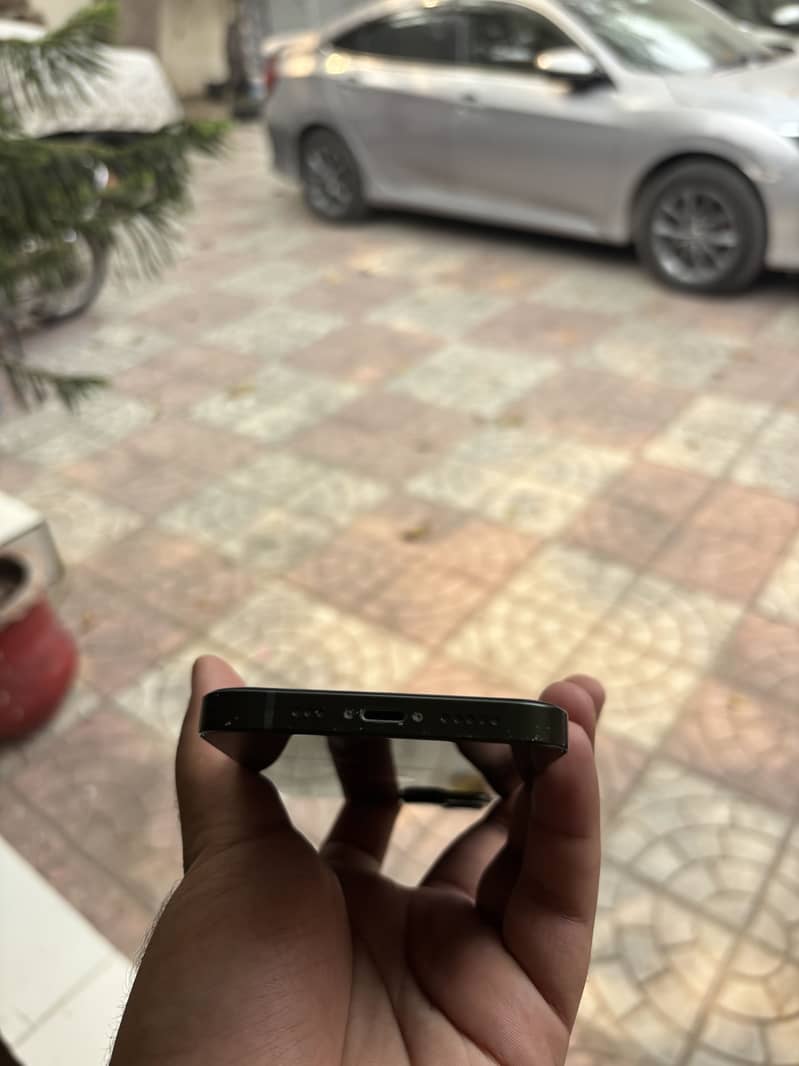 Apple iPhone 13 5