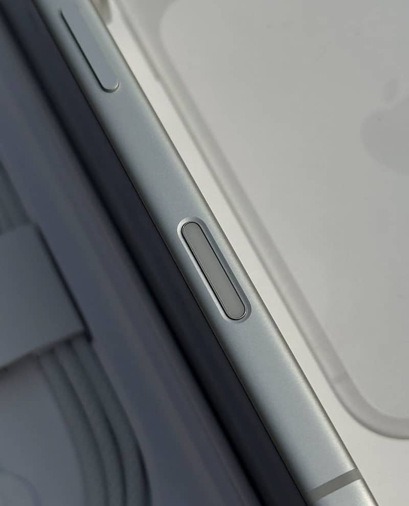 iPhone 17 Pro Max JV 2