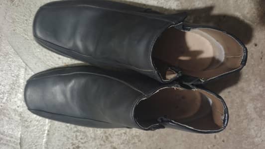 servis shoes and sketchers