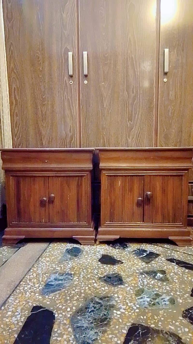 side table 0