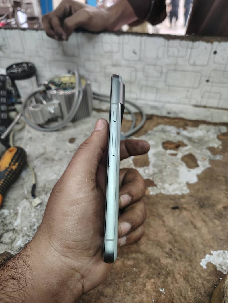 Google Pixel 8 2