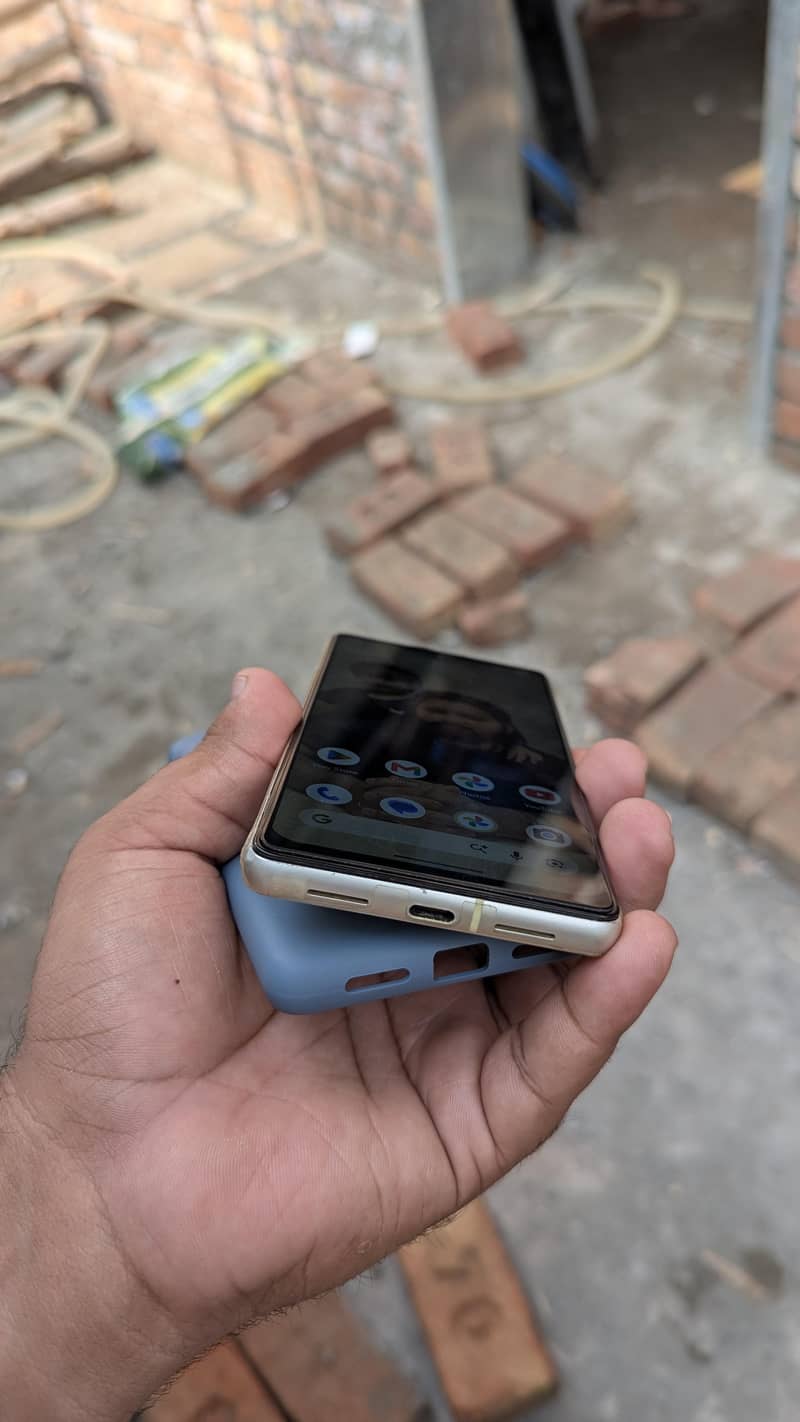 Google Pixel 7 4