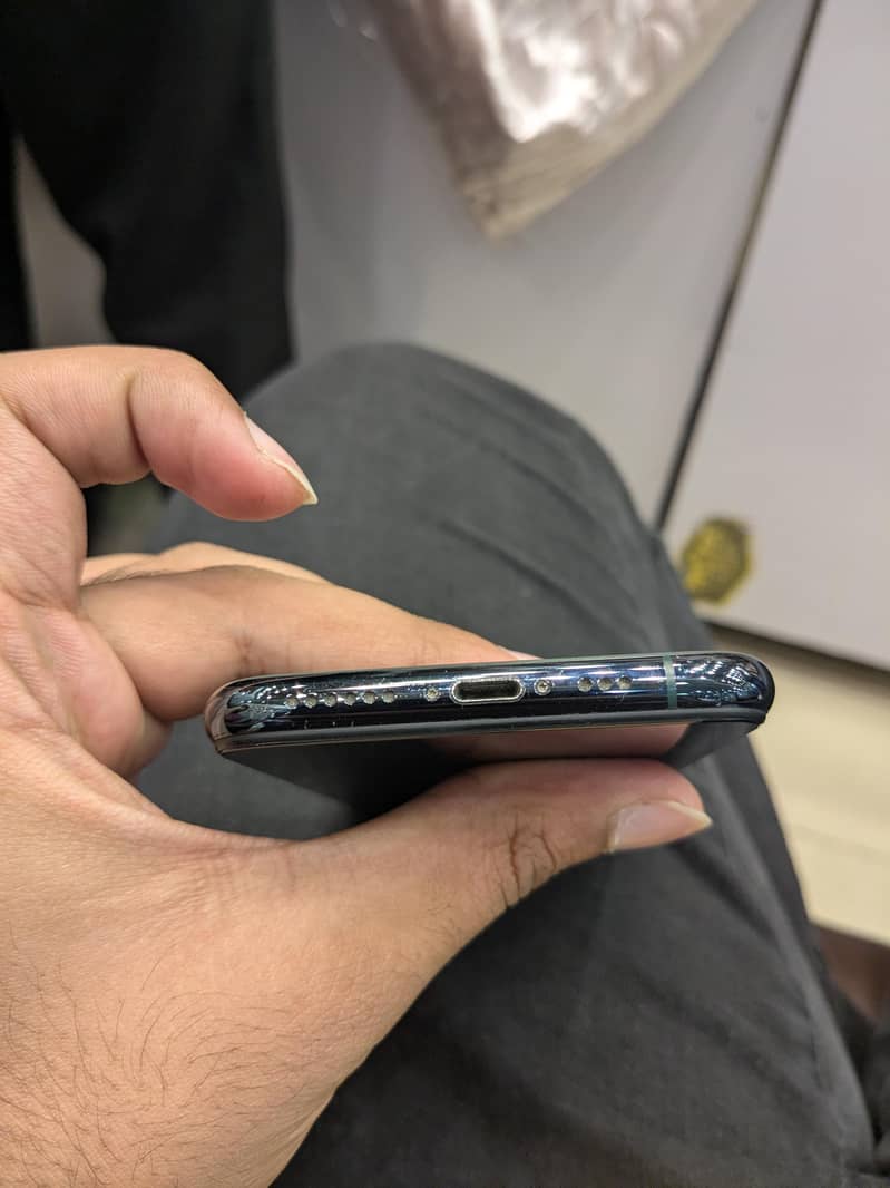 Apple iPhone 11 Pro 2