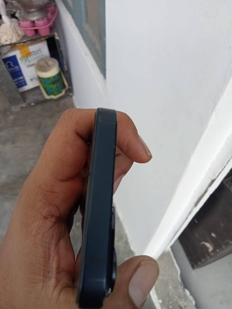 Apple iPhone 13 0