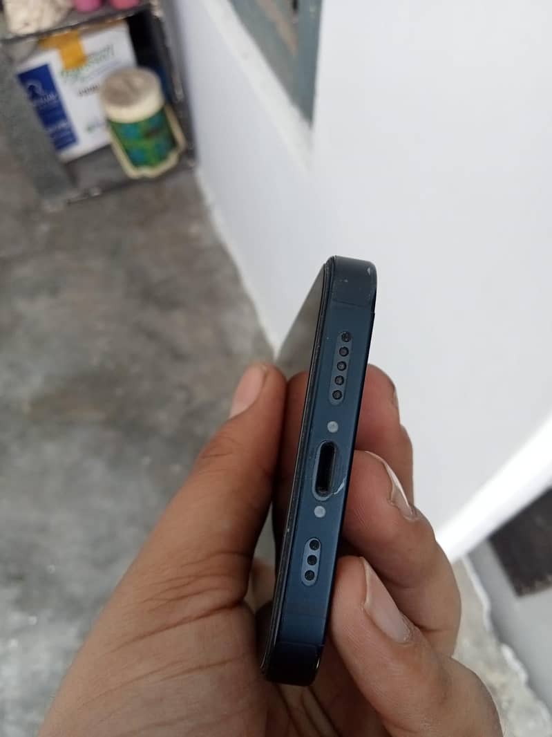 Apple iPhone 13 2