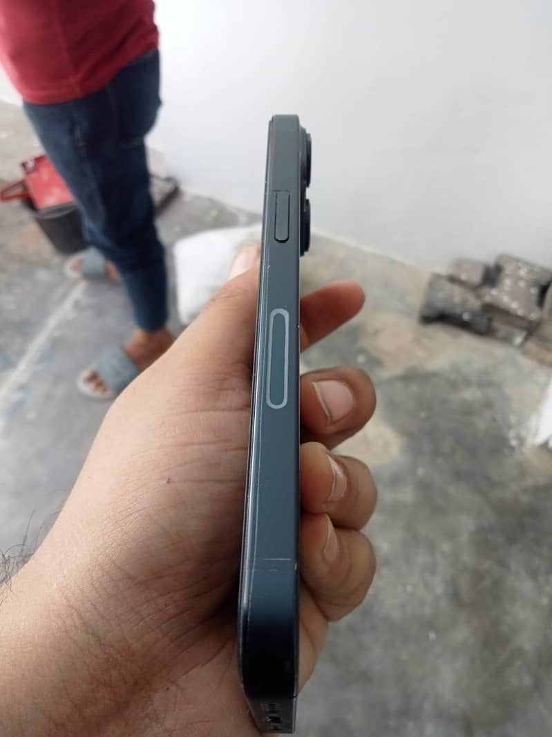 Apple iPhone 13 4