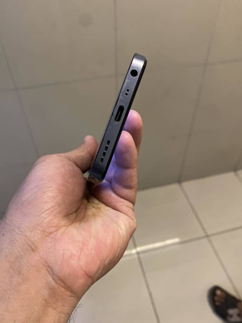 Realme C35 4