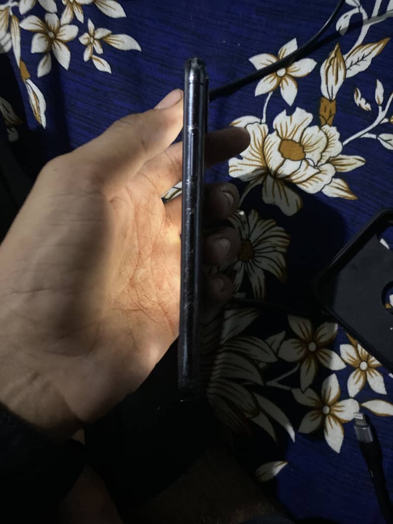 Apple iPhone X 3