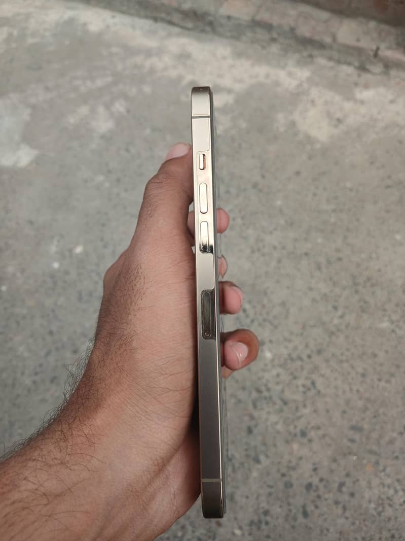 Apple iPhone 12 Pro Max 4
