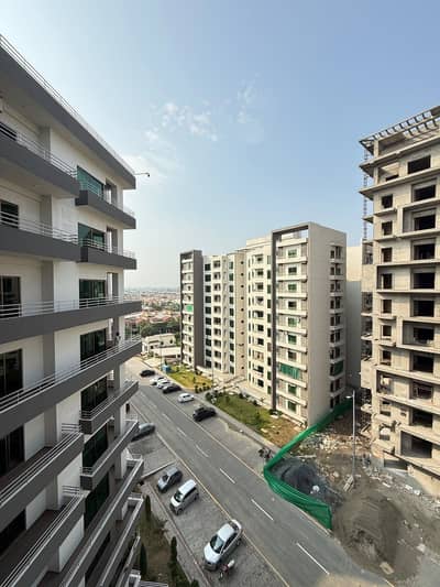 14 MARLA BRAND BEW 4 BEDROOM APARTMENT AVAILABLE FOR RENT
