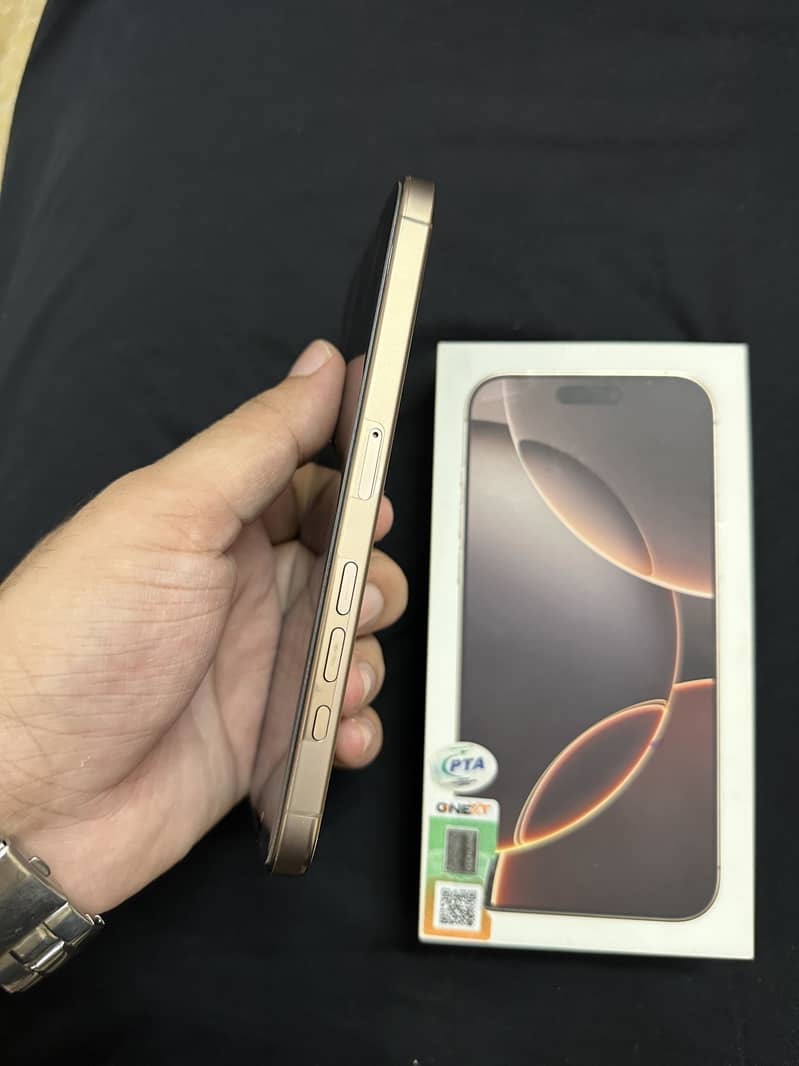 Apple iPhone 16 Pro Max 2