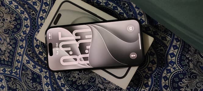 iPhone 15 black