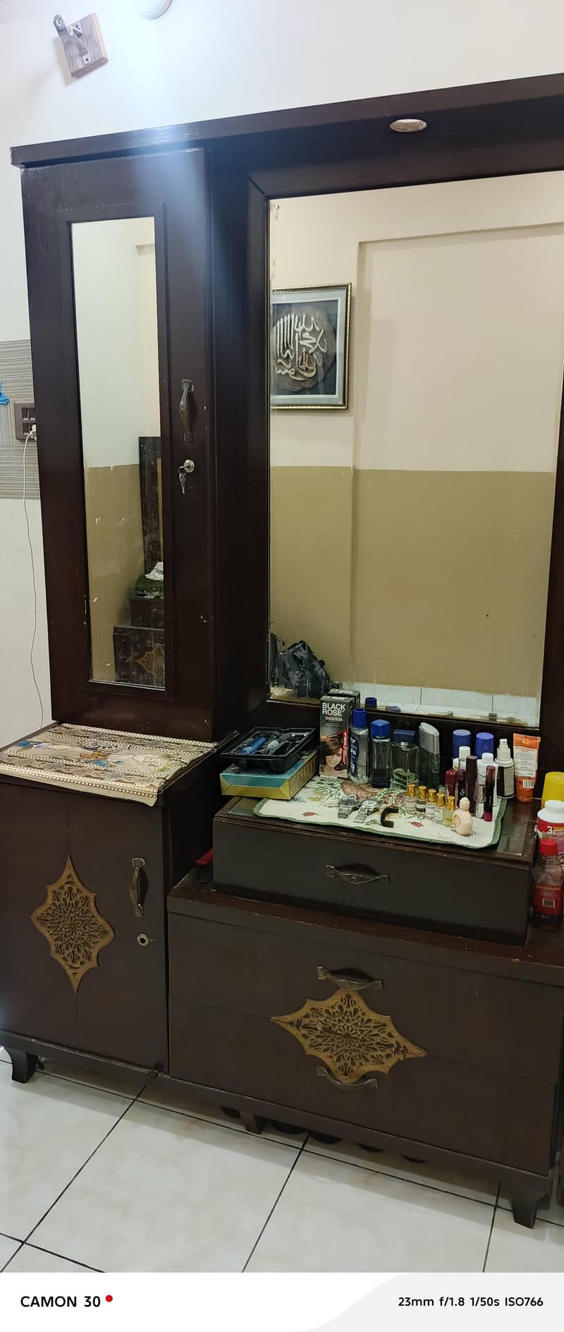 Dressing table just like new 1