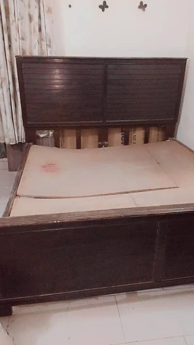 used wood bed